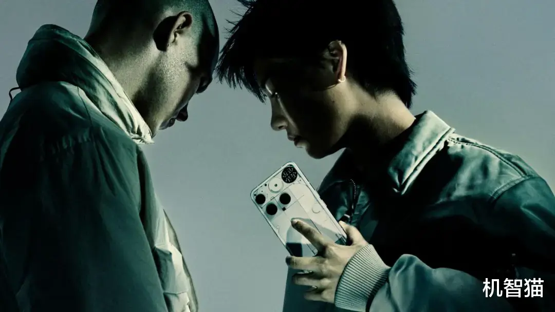 背面還有屏幕！Nothing發布旗艦Nothing Phone（3）