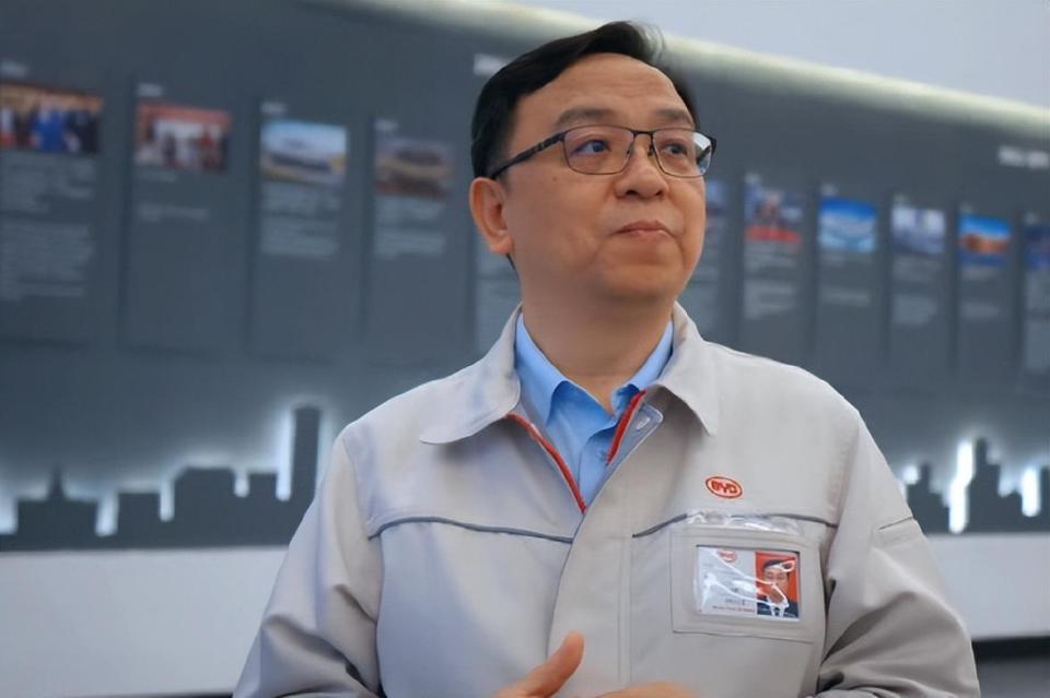 140亿美企扣押华为7亿物资,今被反噬低价贱卖!外媒:自食恶果