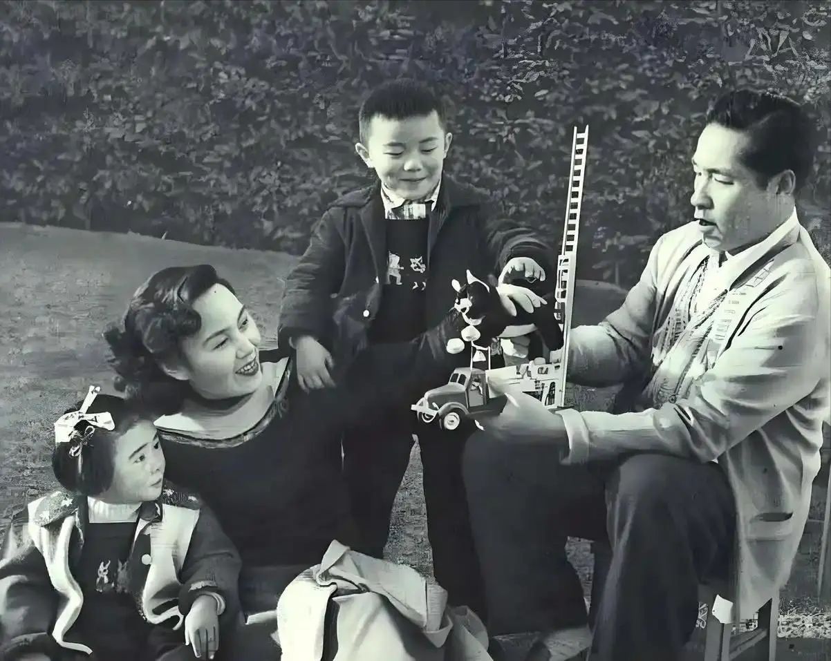 白杨之子蒋晓松：当年乡下姑娘都不愿嫁他，后娶日本教授之女为妻