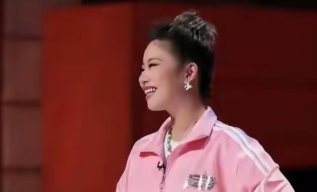 戏中土气丑陋，戏外却显优雅，33岁王菊展示了什么叫风格大变样！