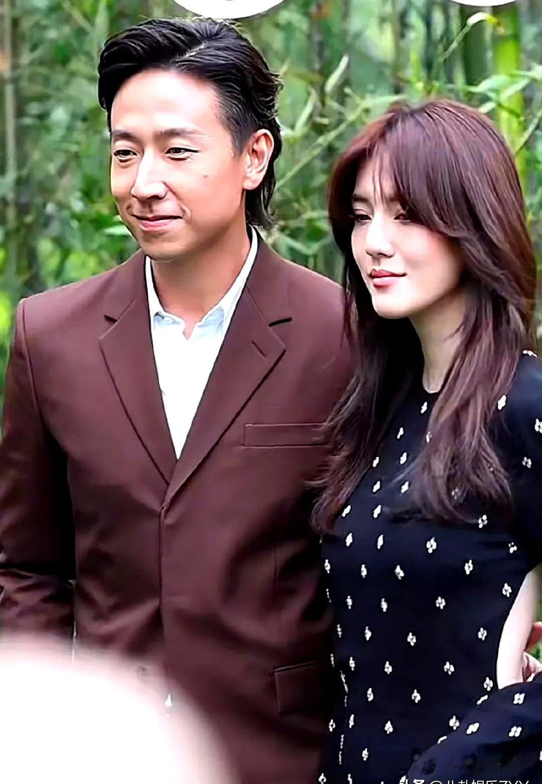 吴千语回施家老宅过年!写毛笔字讨施伯雄爷爷开心,施子清很精神