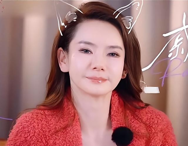 戚薇眼部状态引争议！被指撞脸刘玉玲，网友：眼角快扯到后脑勺了