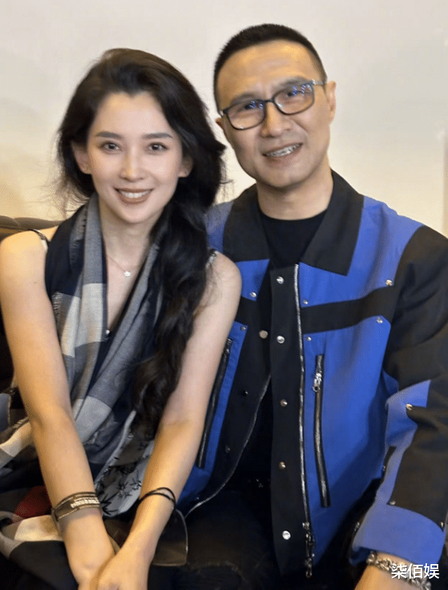 汪峰与四子女罕见同框，醒醒遗传章子怡气质最出众，儿子黏着阿姨