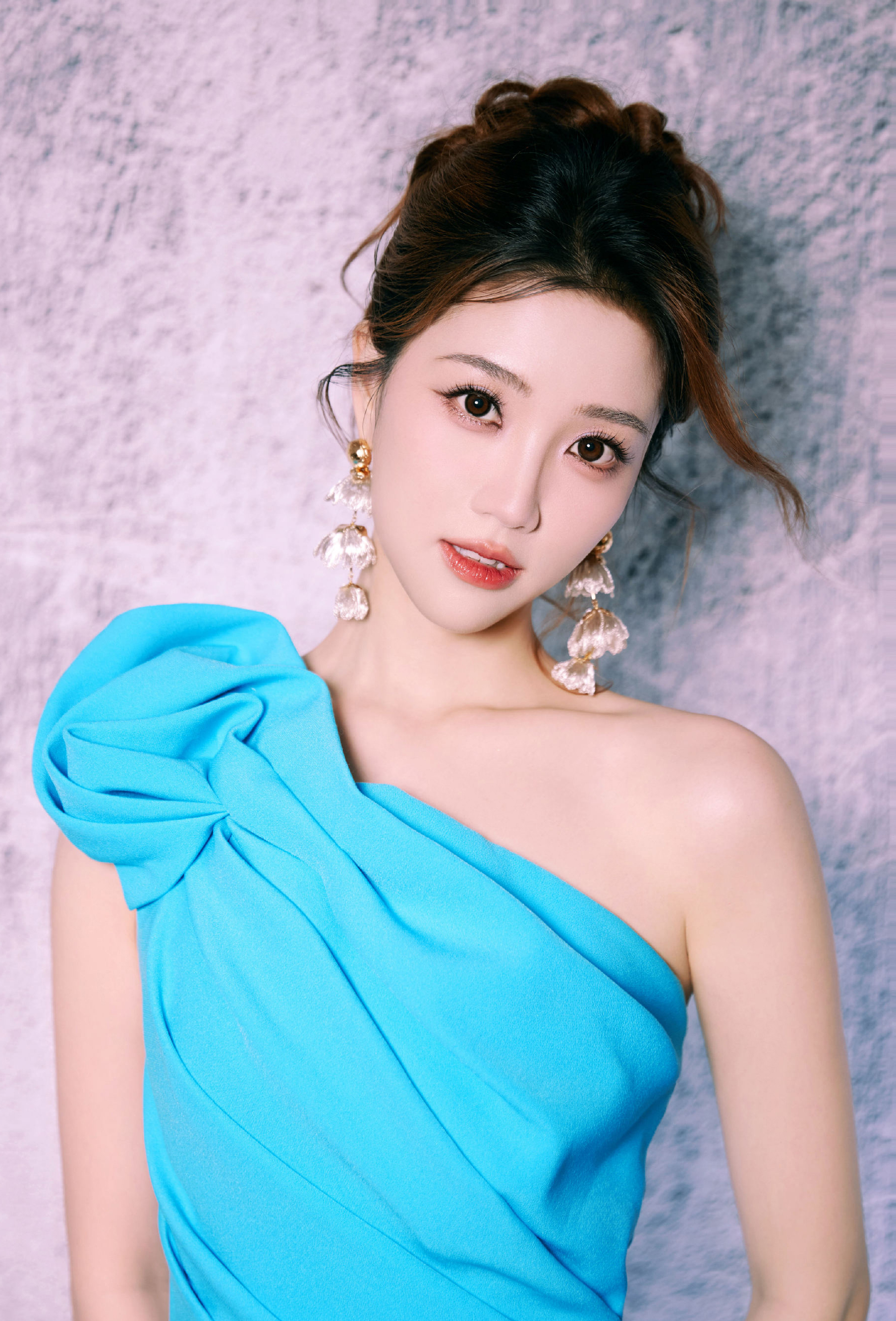 张纯烨的大长腿美脚 抹胸碎花裙 浪漫初恋脸