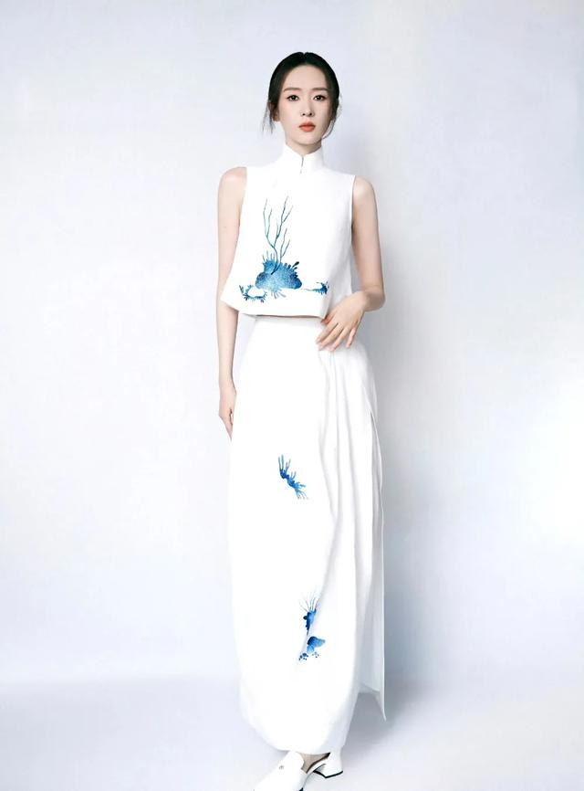 童瑶美背蝶落国风写真 ???