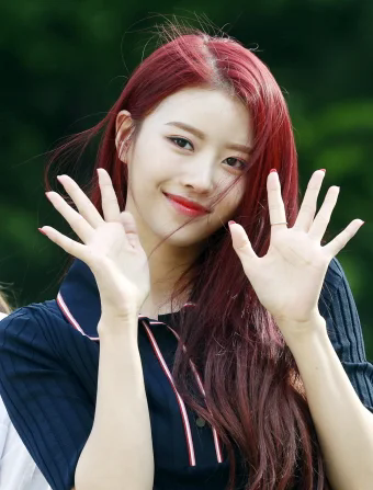 韩女星李美珠，和足球选手宋范根分手，结束了9个月的恋情