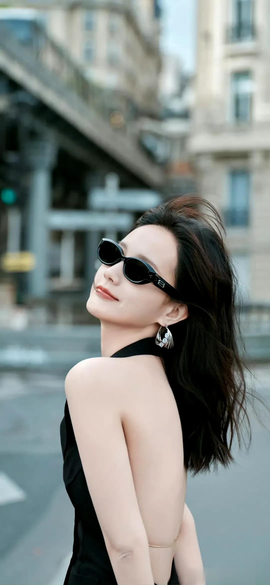 李一桐壁纸精选：氛围感美人 ???