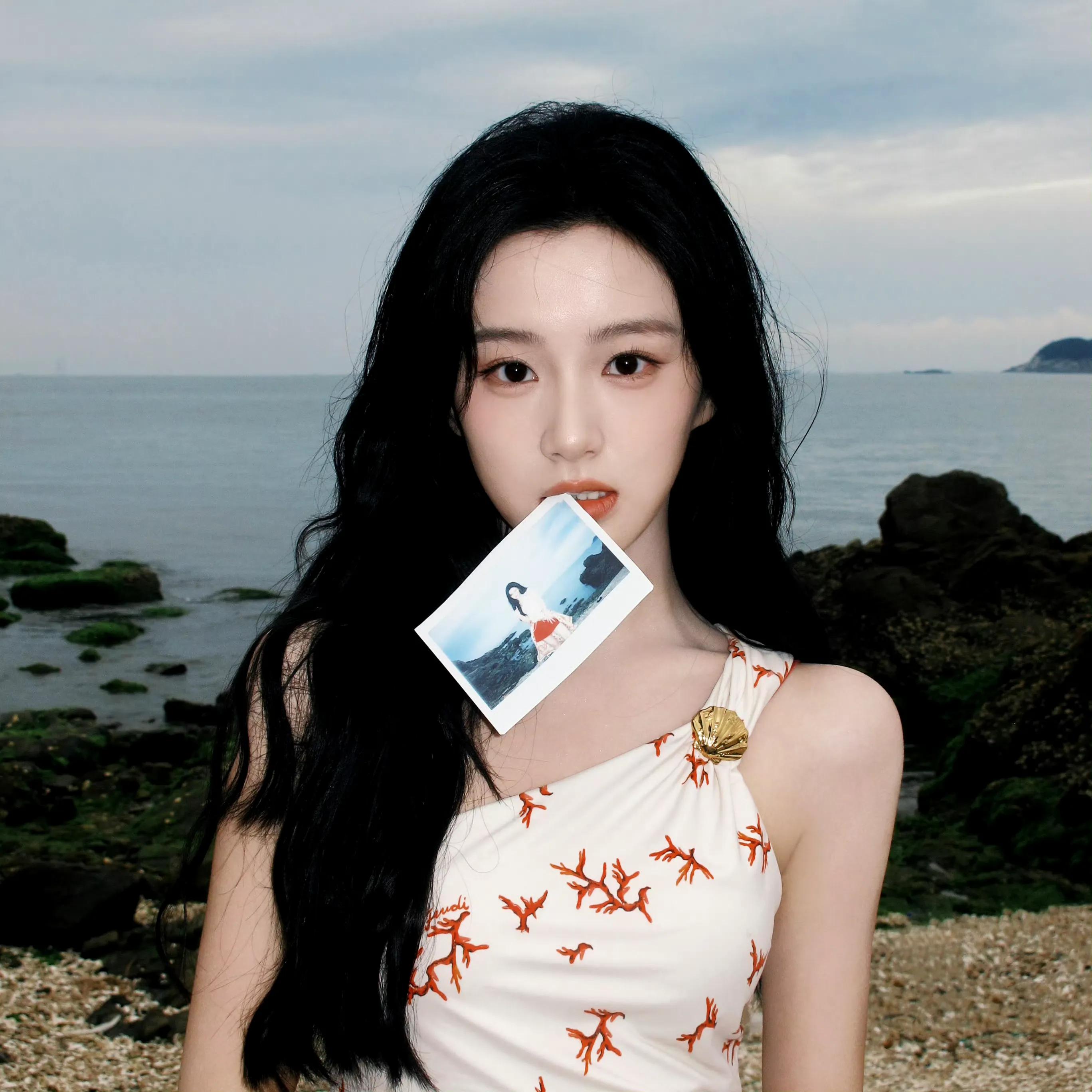 包上恩海边写真美图