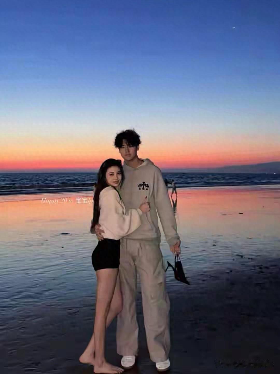 汪峰大女儿官宣恋情,与年轻男孩亲密拥抱,网友喊话别学你爸