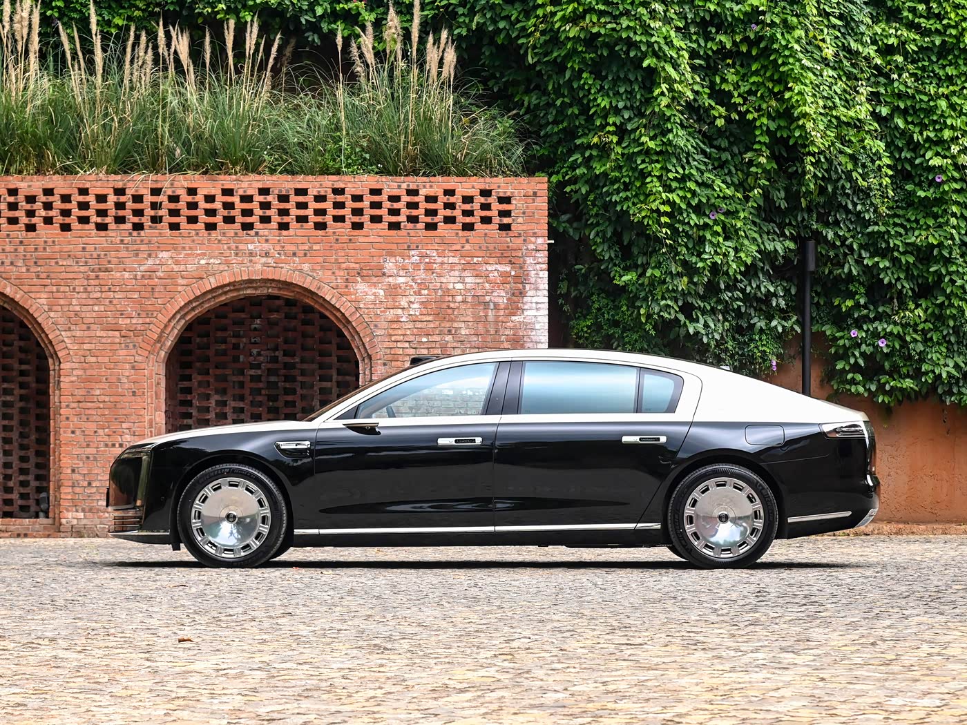 “迈巴尊”售价70.8万起!车长近5米5,配独立航空座椅,续航出众