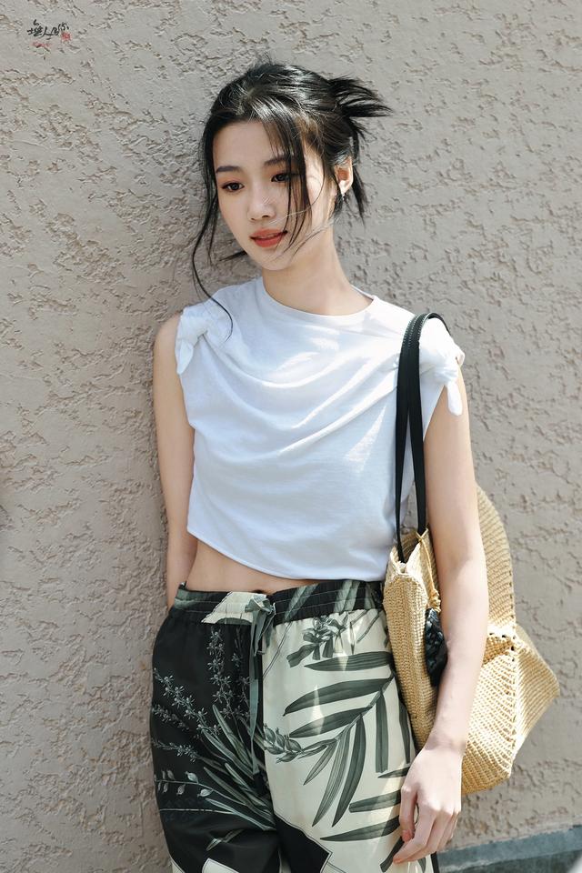 卢昱晓,阳光纯美写真