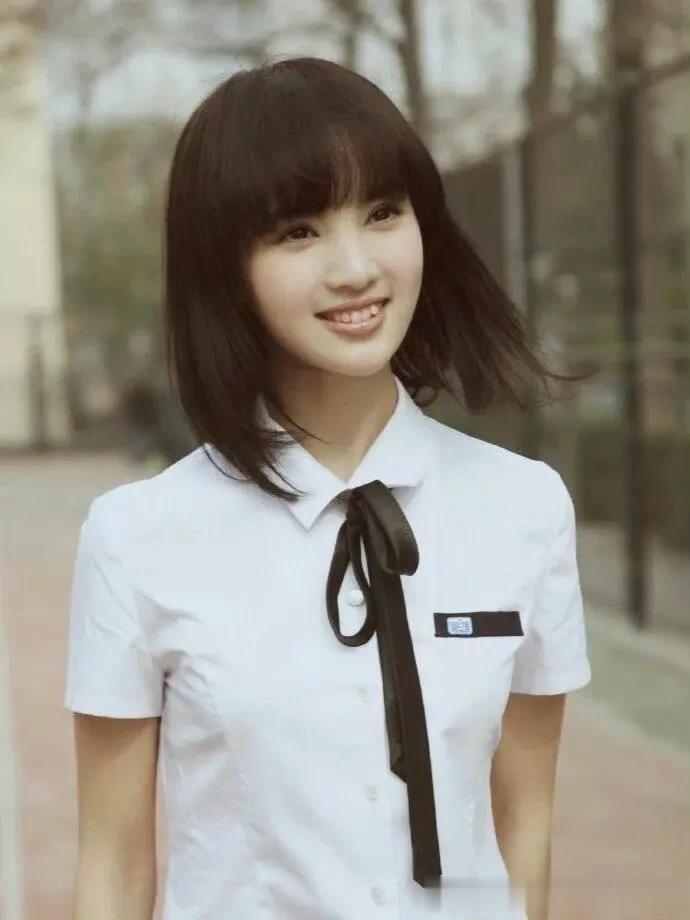 金晨早期还是挺清纯可爱的，搞不懂她为啥要变成现在这样子？