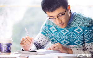 小伙考公成功上岸，政审期间却被妻子举报，背后的原因令人沉默……