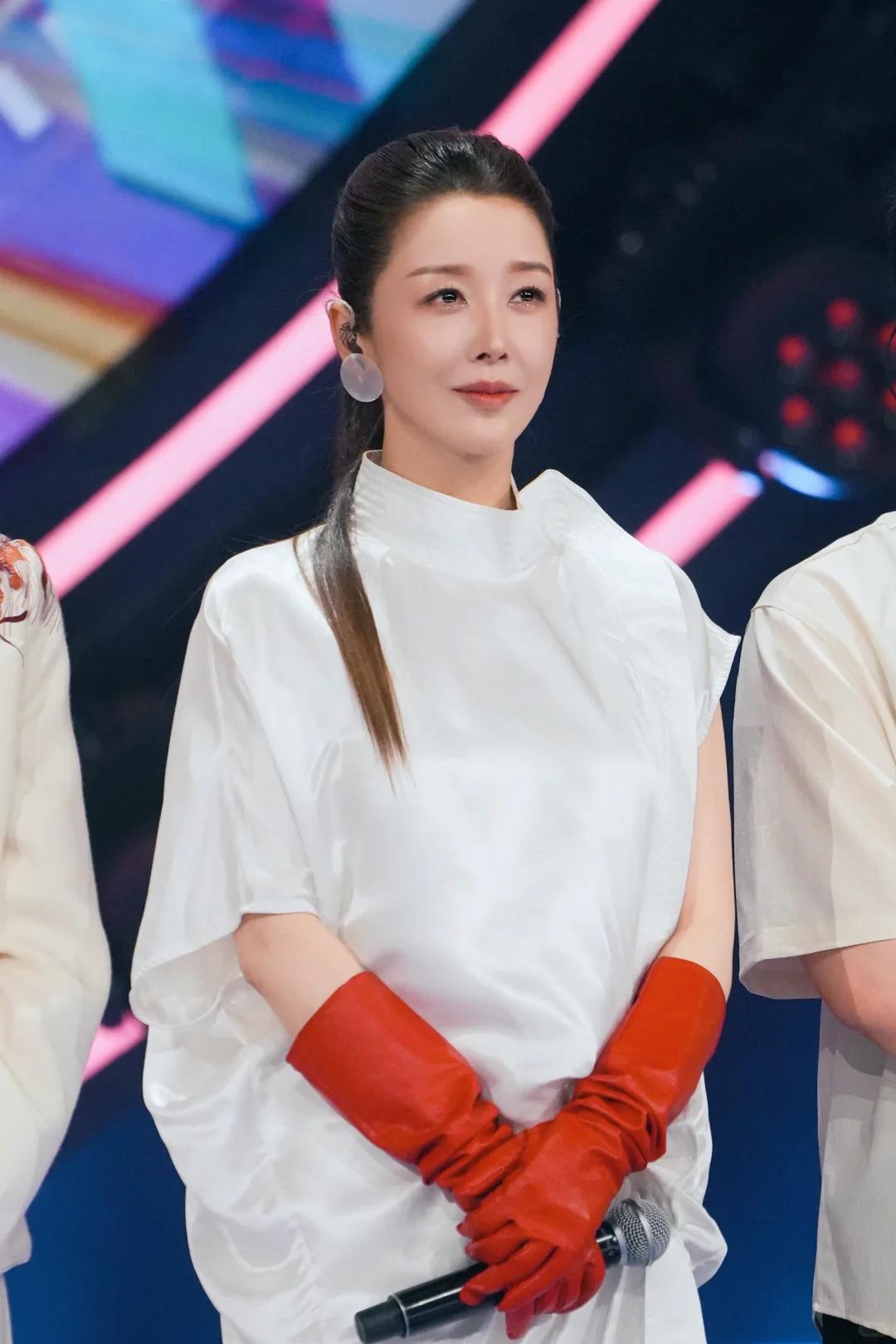 53岁孙悦现状：嫁大9岁二婚富豪，生冠军儿子，状态比20岁还要好