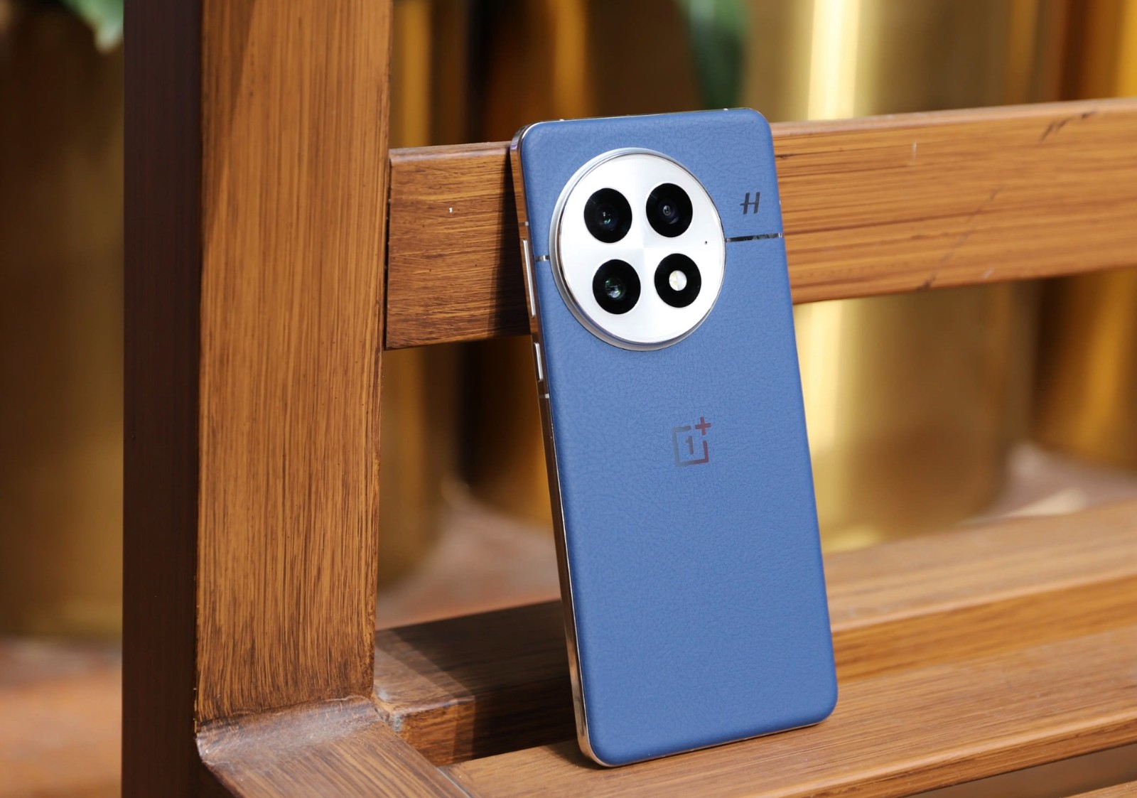 从4499元跌至2999元，从高端机跌至中端机市场，2K屏旗舰加速清仓