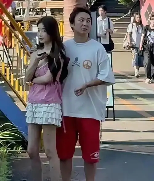 懒懒为王思聪过38岁生日！晒豪宅内景，有独立健身房，王思聪瘦了