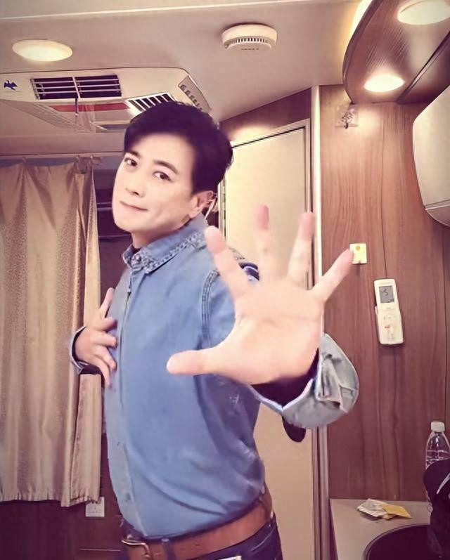 被曝出轨后，“一言不发”的保剑锋，终于不再顾及娱乐圈所谓体面