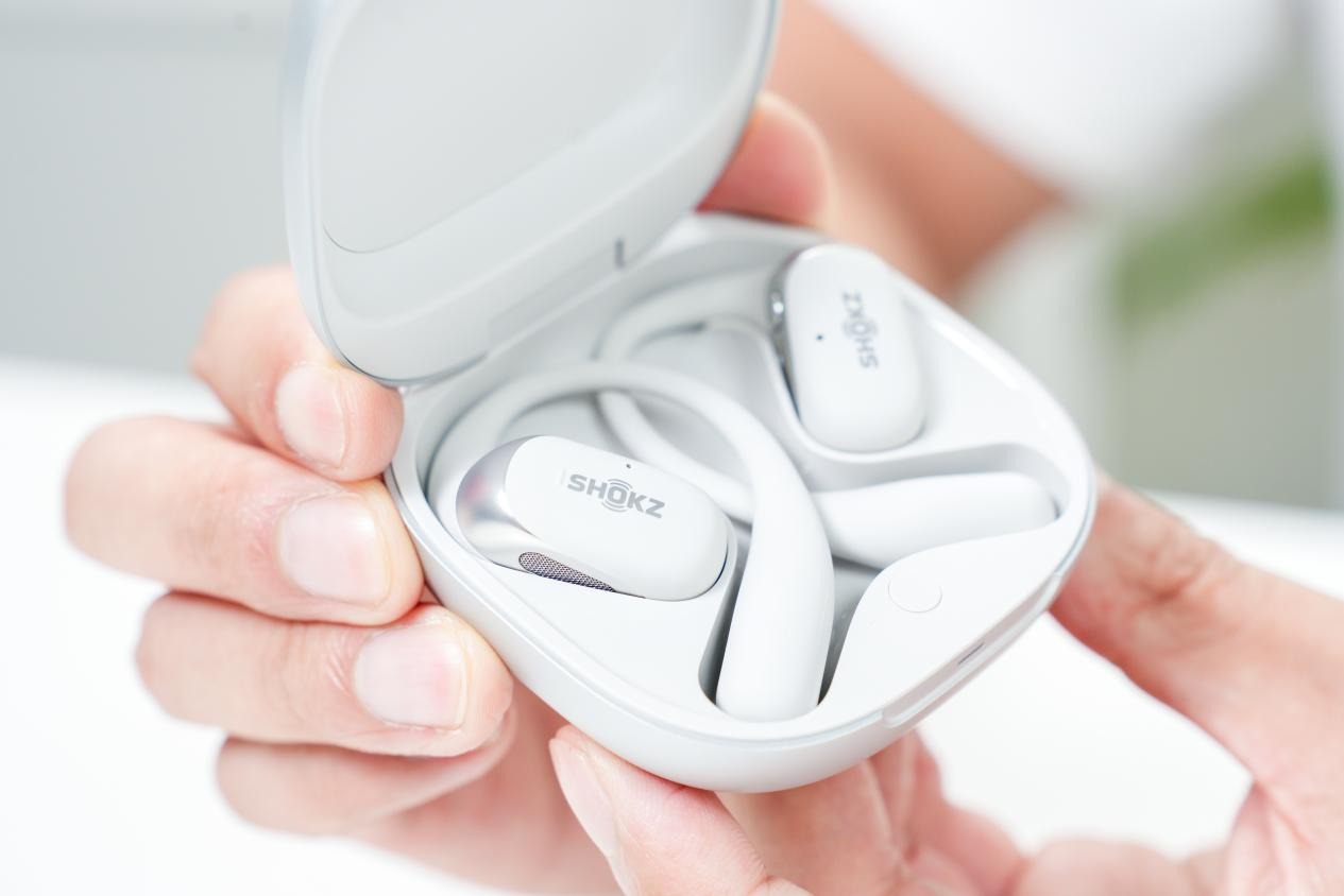 戴耳机总嫌 “硌得慌”?韶音 OpenFit 2+:超零度硅胶久戴也轻松