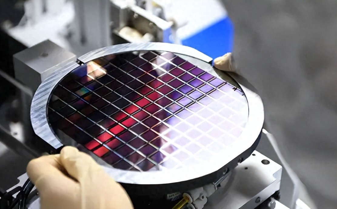 中美芯片博弈新局：中方主動出擊：釋放出四大信號！