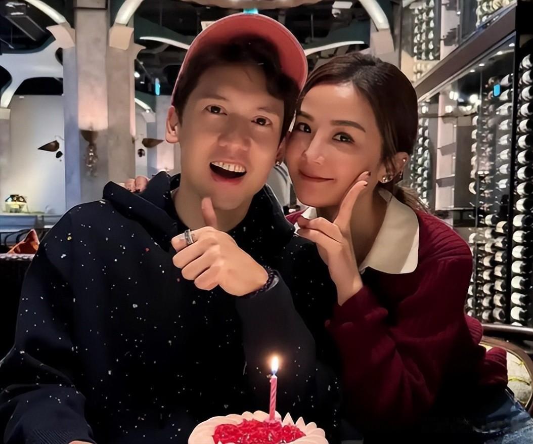 生理性喜欢显而易见，43岁阿Sa官宣恋情，给内娱女明星们上了一课