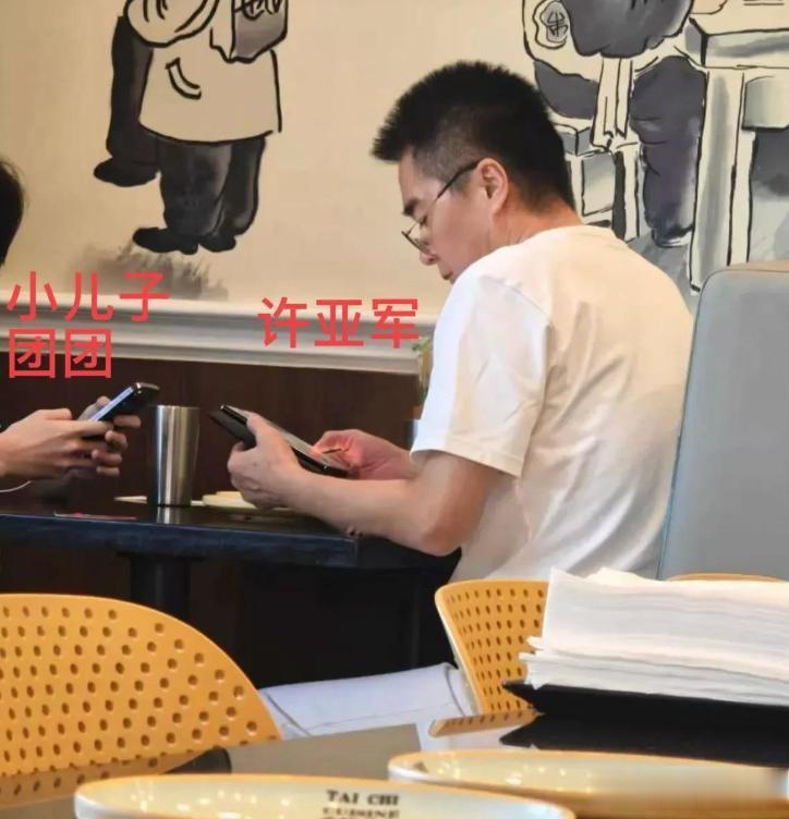 难怪何晴葬礼也没出现，前男友和前夫新动态曝光，都不是省油的灯