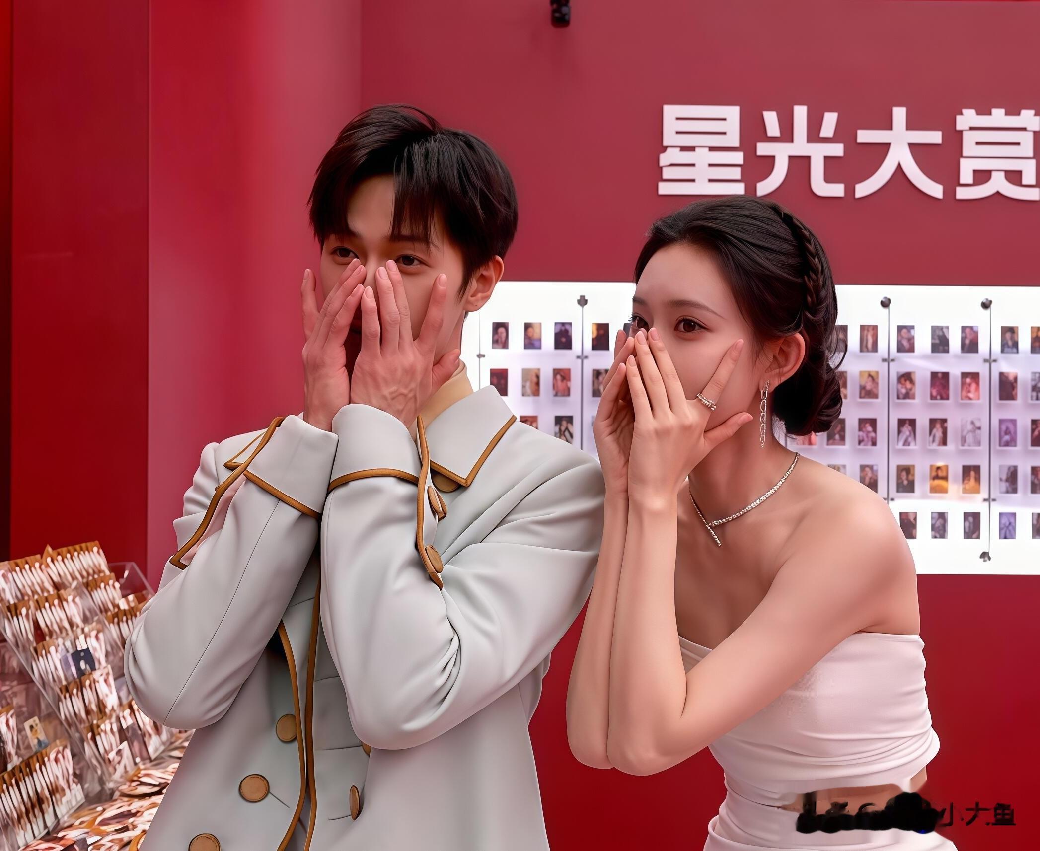 孟子义出席腾讯视频星光大赏，金光闪耀女神降临，美不胜收