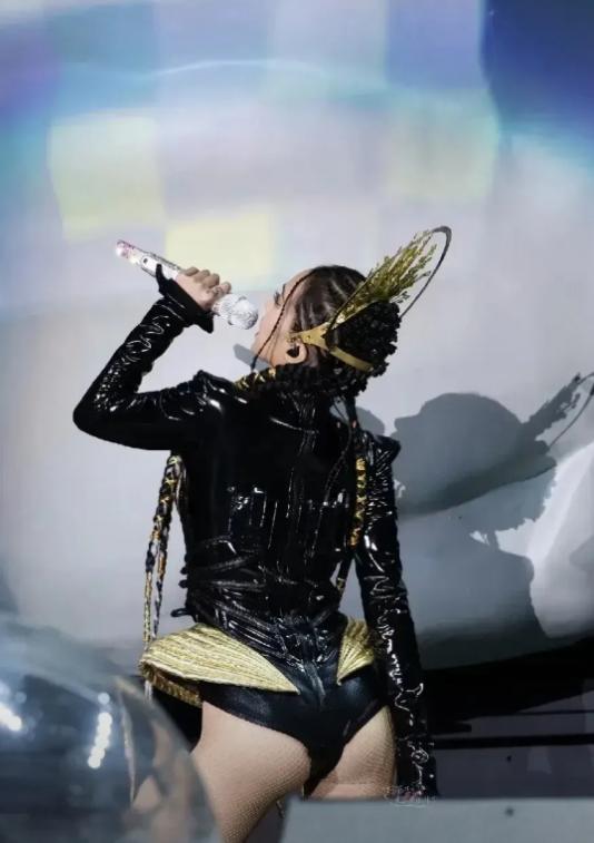 立场模糊、央视除名，这一次，谁也救不了“崇洋媚外”的蔡依林！