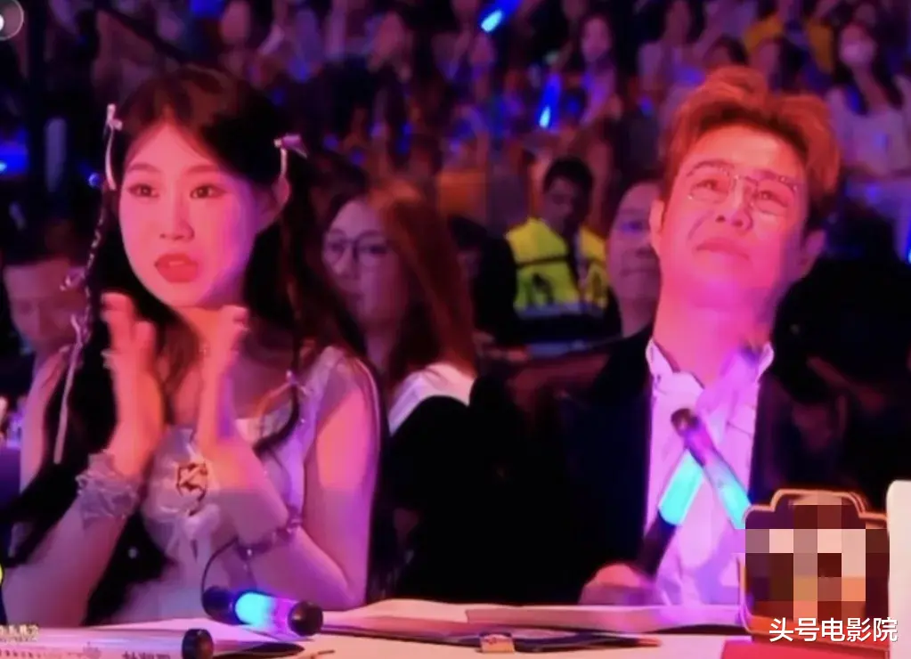 吴京儿子等8娃登杂志封面！星二代批量亮相，被质疑娱乐圈继承制