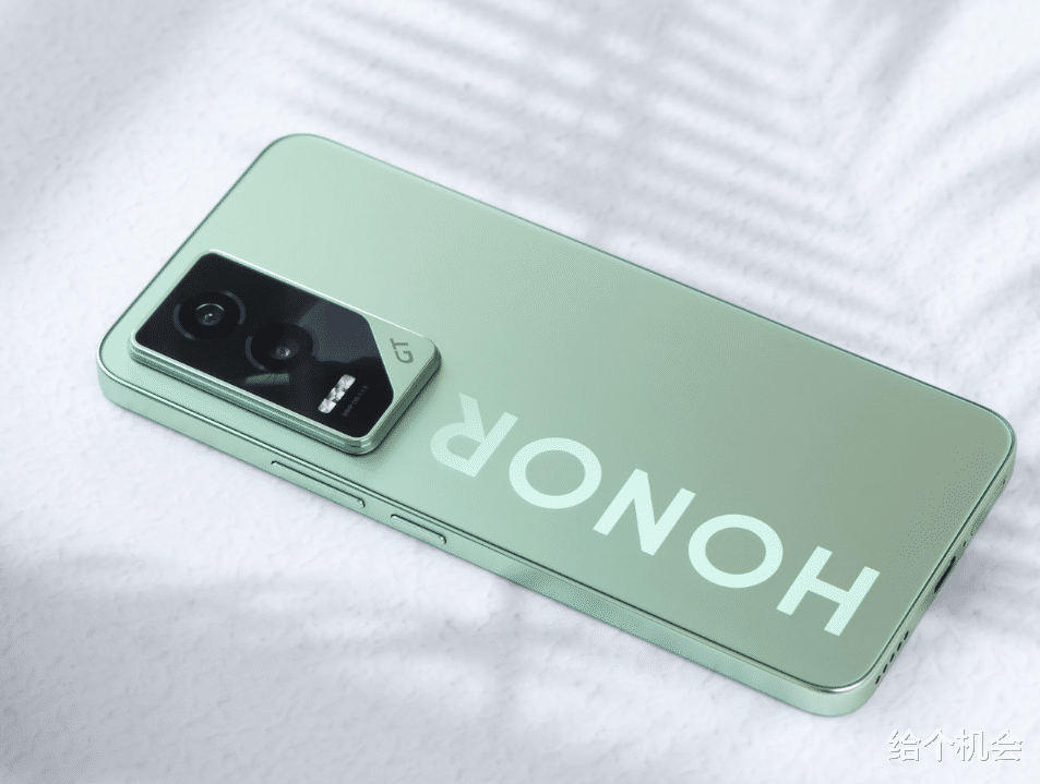 7800mAh+驍龍8至尊版，補齊金屬中框，榮耀新機終于開竅了