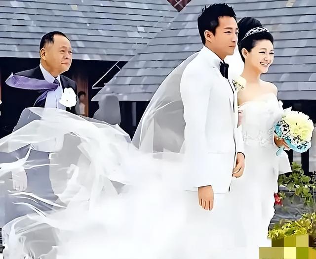 离婚惹的祸?S家风光跌入谷底，打死都不承认，汪小菲成赢家