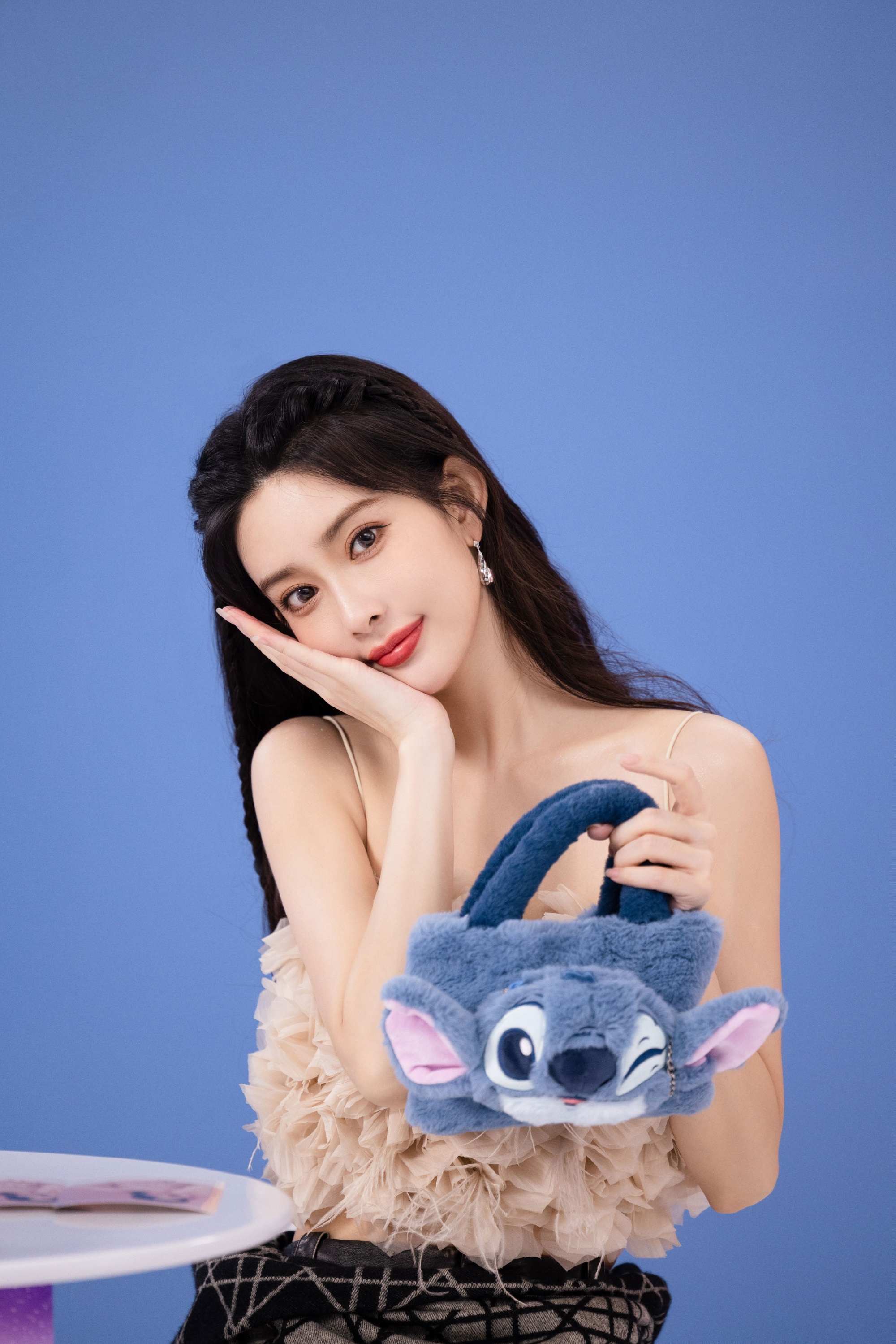 经纪人带私生进房车引爆隐私危机！孟子义团队失职遭粉丝怒撕