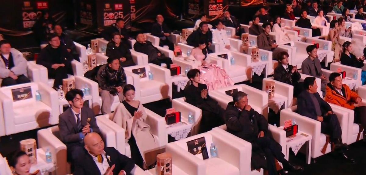 国剧盛典这一夜，充气脸、妆容夸张，长短剧演员仍有壁！