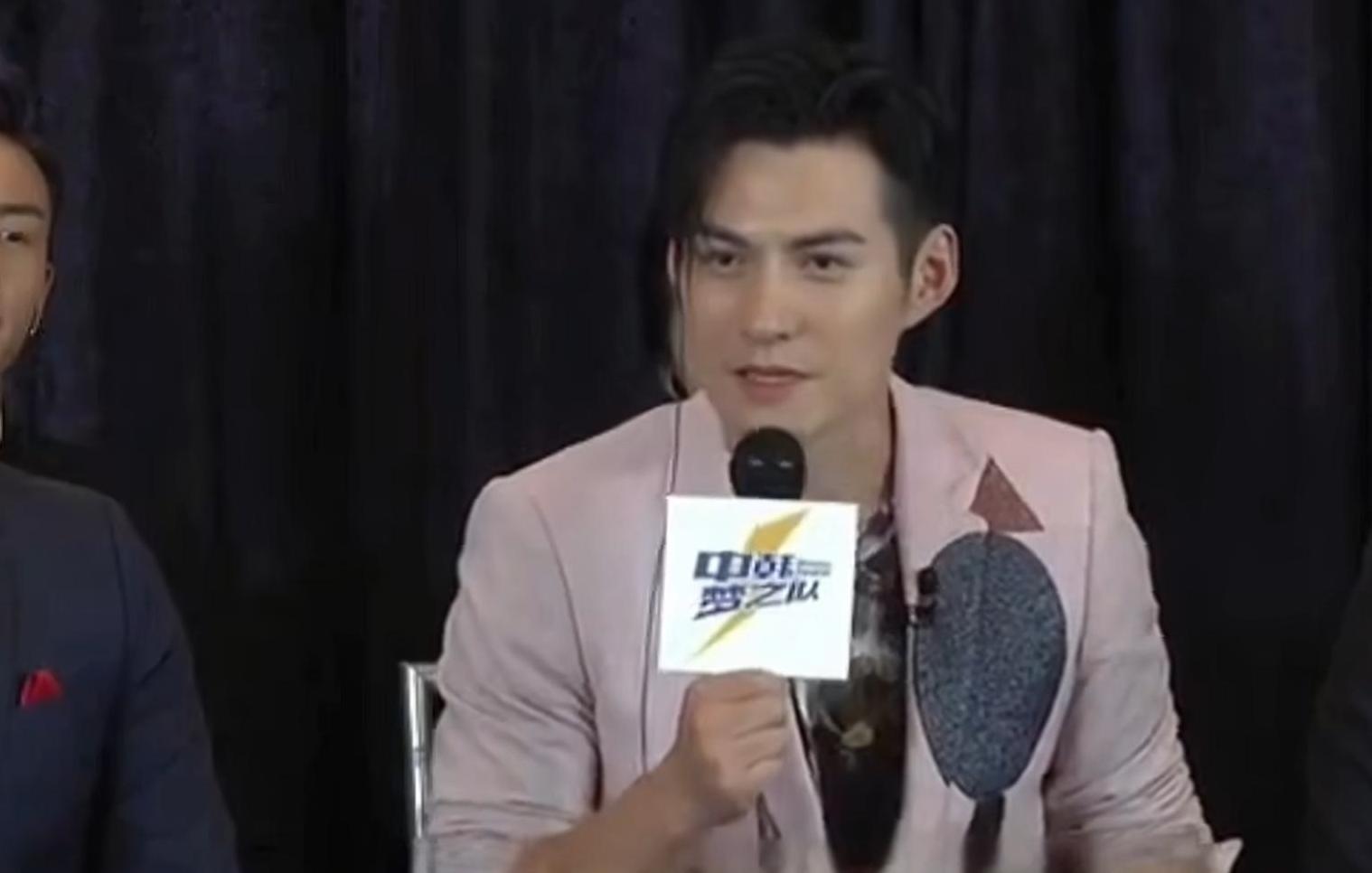 严宽36岁与陆毅同框，揭示“建模脸”真相，骨相竟如此完美