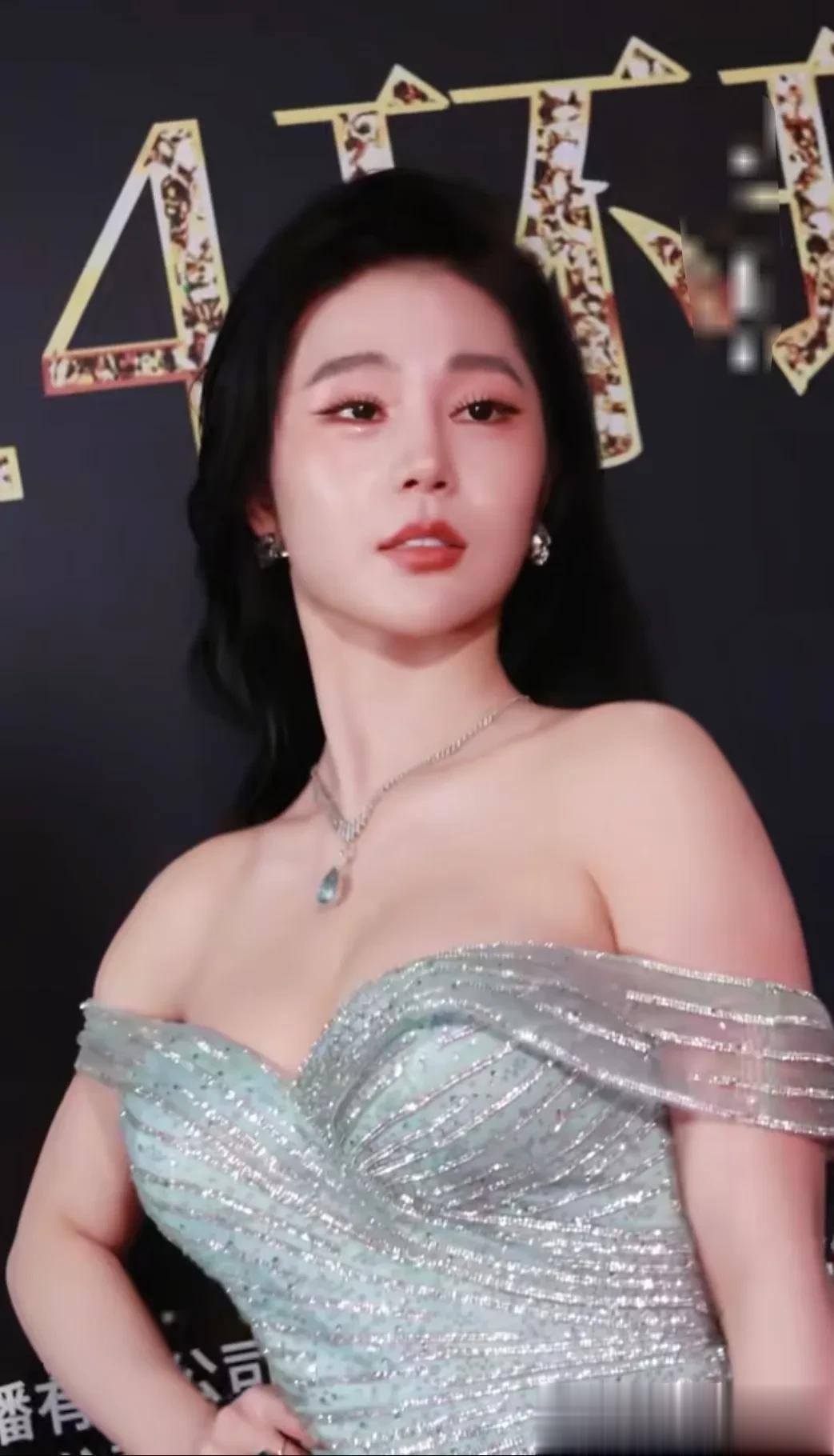 徐晗艺，73届环球小姐总冠军，丝绸小姐大赛冠军，这身材无敌了