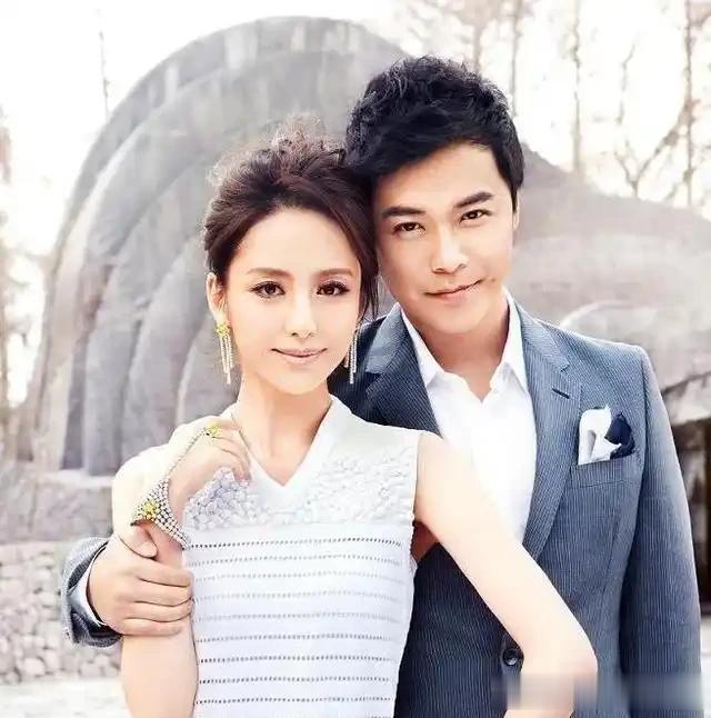 11月10日佟丽娅新恋情,离婚4年后男友被公开,有镜头立马甩开手