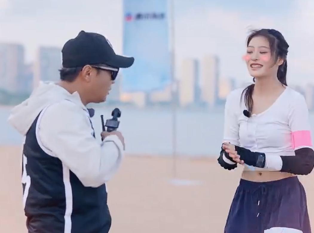 上梁不正下梁歪!成名后抛妻娶粉的宋小宝,如今下场真是大快人心