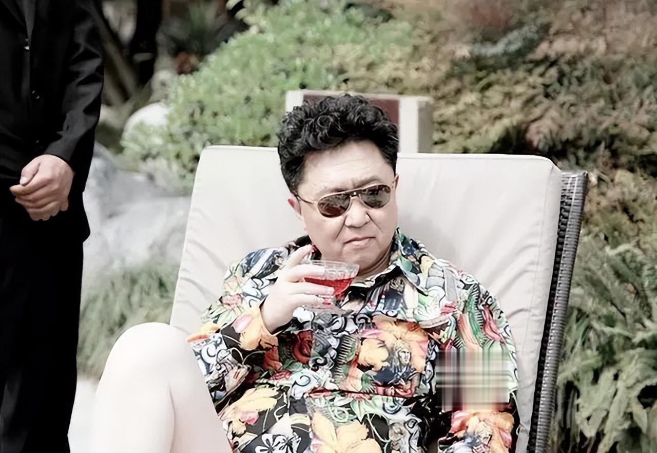 财务暴雷不到3个月,于谦近况曝光,才明白他和郭德纲不是一路人