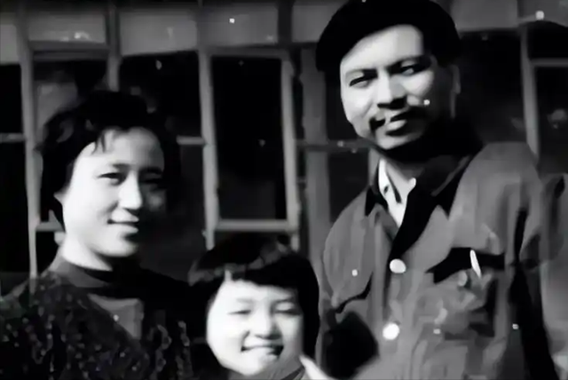 没想到，丈夫密春雷的争议过去仅三年，董卿就以“这种姿态”出现