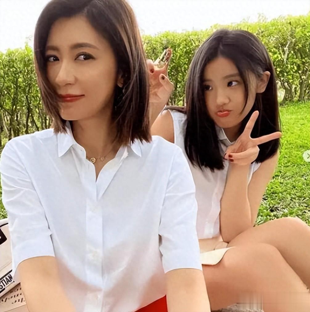 弱精的爸,易孕的妈!继承50亿资产的她,这下真让贾静雯站起来了