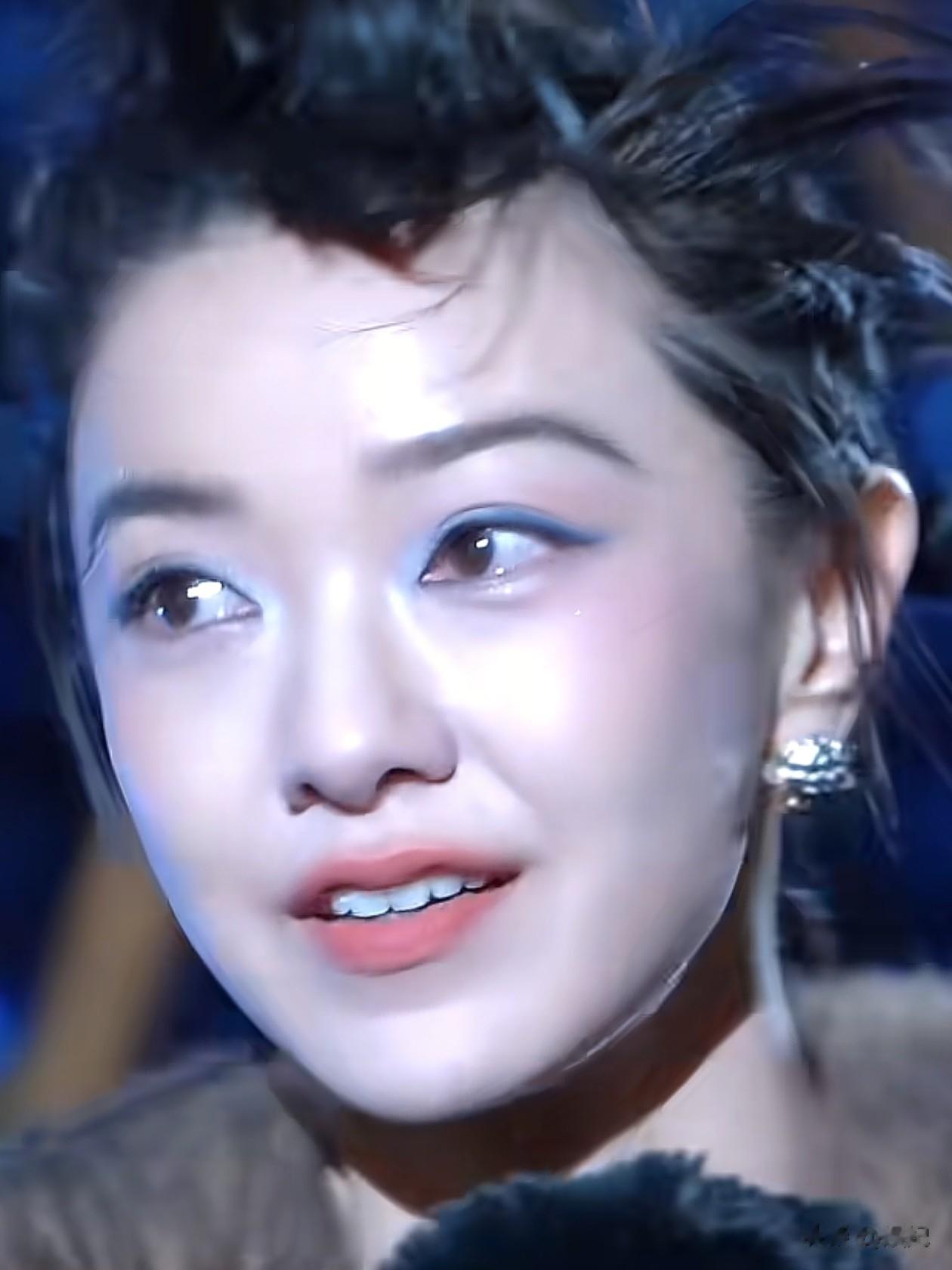 39岁郭采洁活动怼脸拍!一点皱纹都没有,满满胶原感,像25岁