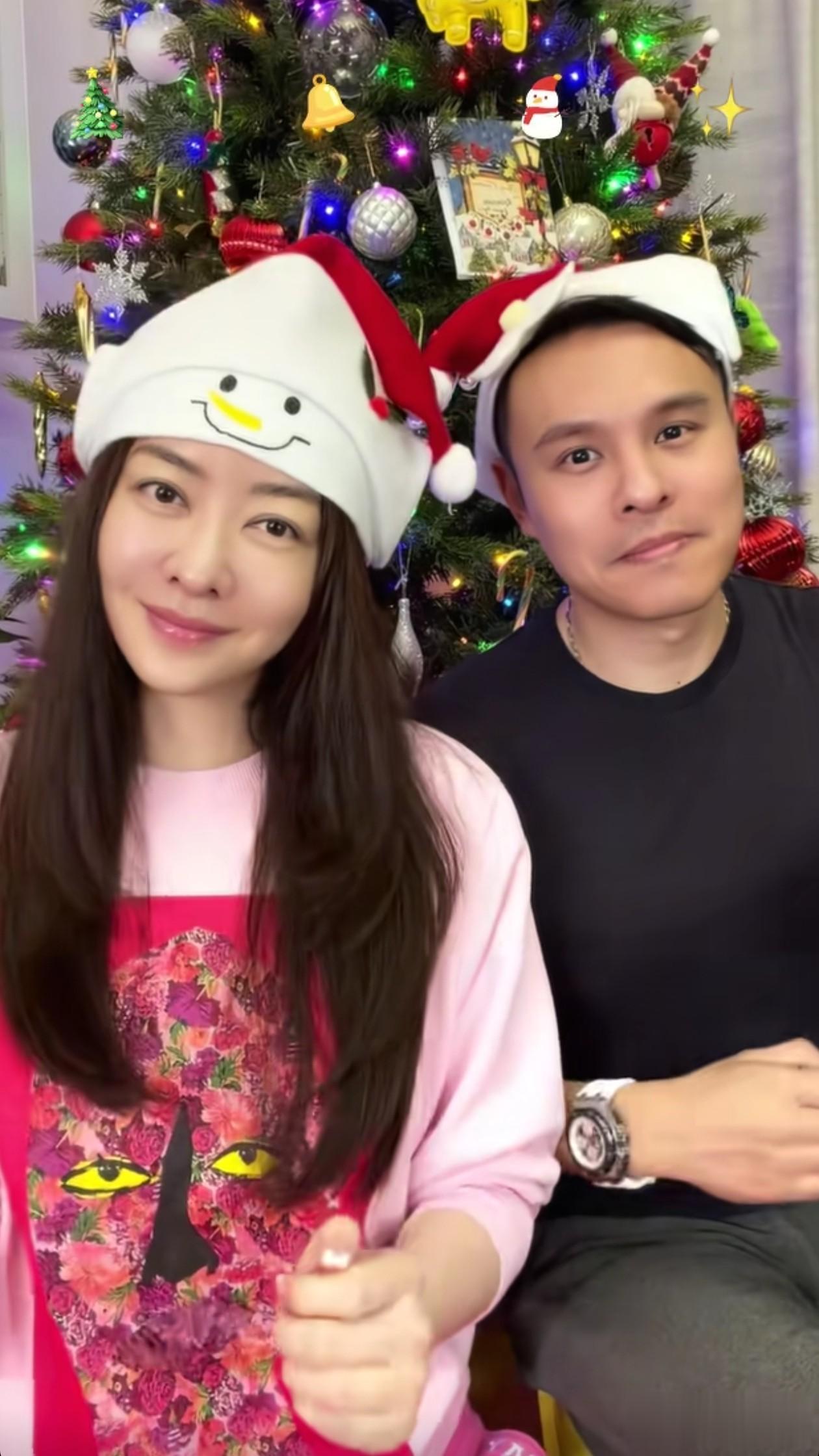 45岁熊黛林和老公一起跳手势舞！两人很有夫妻相，画面温馨又幸福