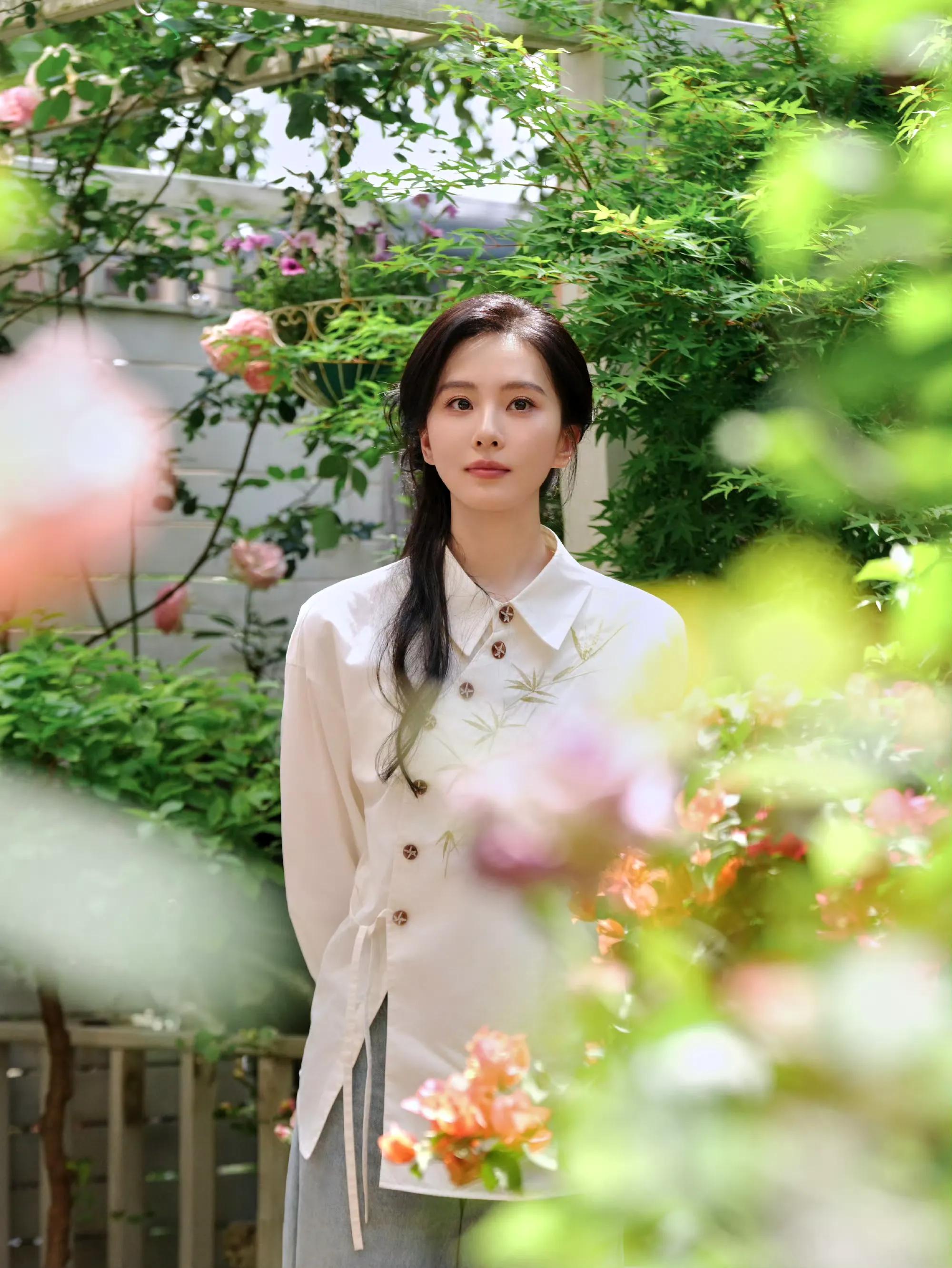 刘诗诗今日营业照,体验生活恬淡宁静