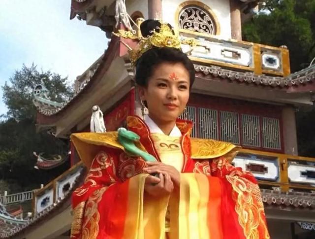 妈祖诞辰1065周年，著名演员刘涛现身妈祖祖庙，引发网友关注。