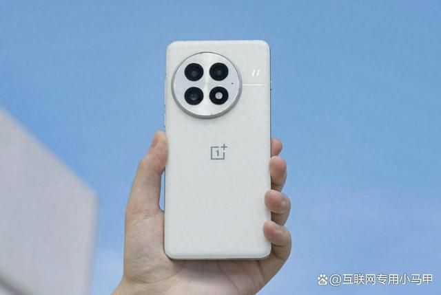 一加15参数曝光,1.5K直屏+潜望长焦,一加13再降价