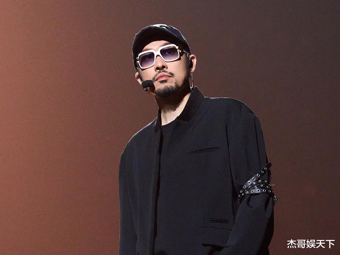 热狗的“人设崩塌”，让我看清了《披哥》节目组的手段