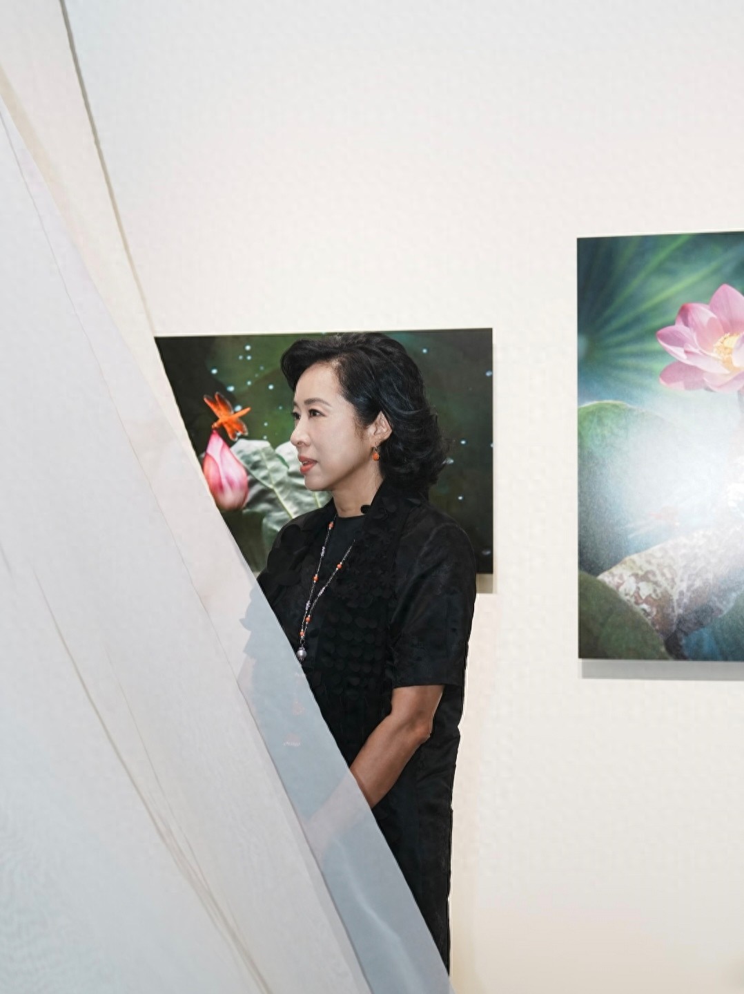 霍启山与继父罗康瑞合照曝光，笑容灿烂很帅气，罗康瑞站C位