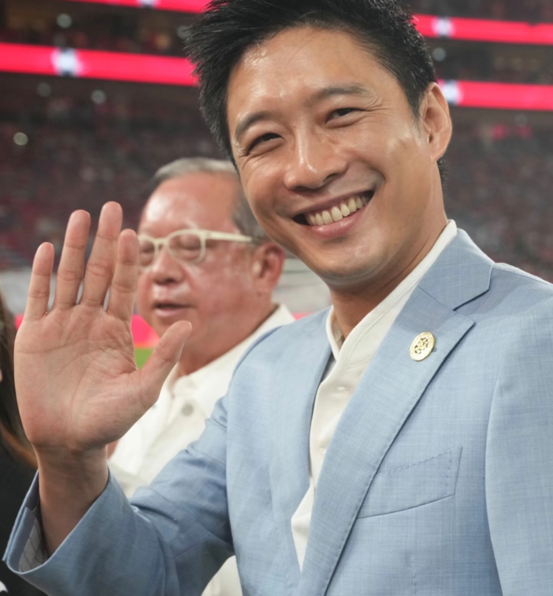 霍启仁在雪山举办婚礼，现场照罕见曝光，老婆小腹隆起疑似怀孕