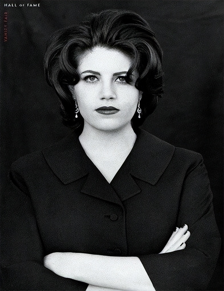 51岁莱温斯基风韵犹存，聊起克林顿哽咽落泪，22岁犯的错代价太大