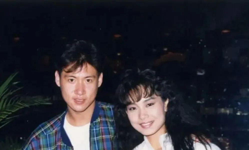 落魄港姐,试婚被弃,三拒名门逆袭成亿万富豪,一手烂牌打成王炸!