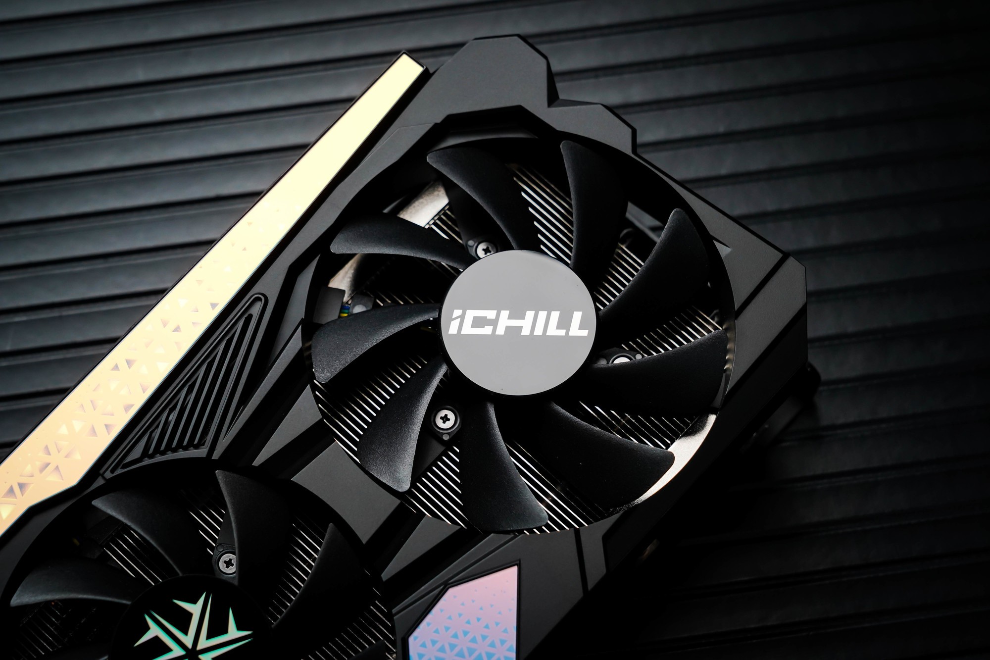 映眾 GeForce RTX 5060 超級冰龍評測 以簡馭繁 新冰龍美學